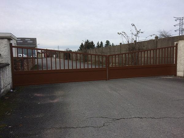 Fabrication et pose d'un portail industriel 2 vantaux de 6 mètres avec motorisation. Spécial passage intensif !