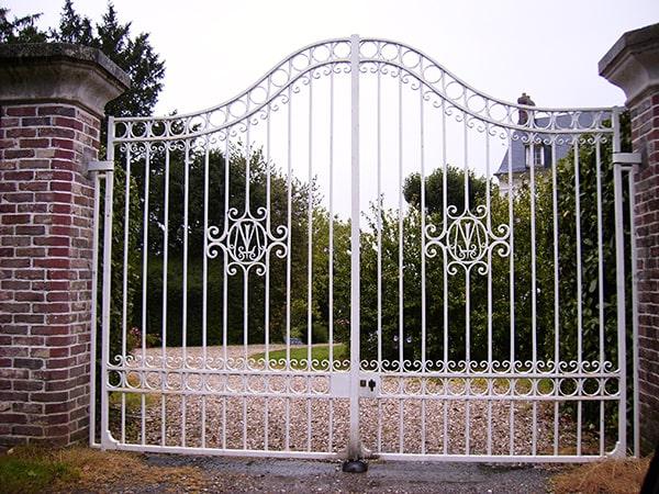 Réparation par soudure du portail sur site et entretien complet des ouvrants