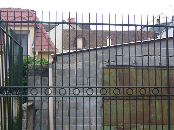 Réalisation d'une extension de clôture existante. Thermolaquage vert