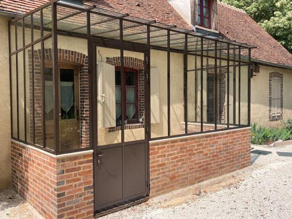 Pose du portillon , sous bassement tôlé deux face et vitrages stadip 55-2 fixation par pare close